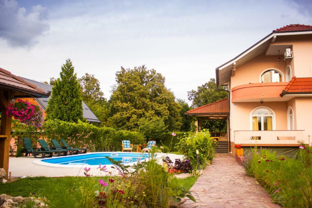 Villa Katarina With Pool 巴尼西卢卡 外观 照片