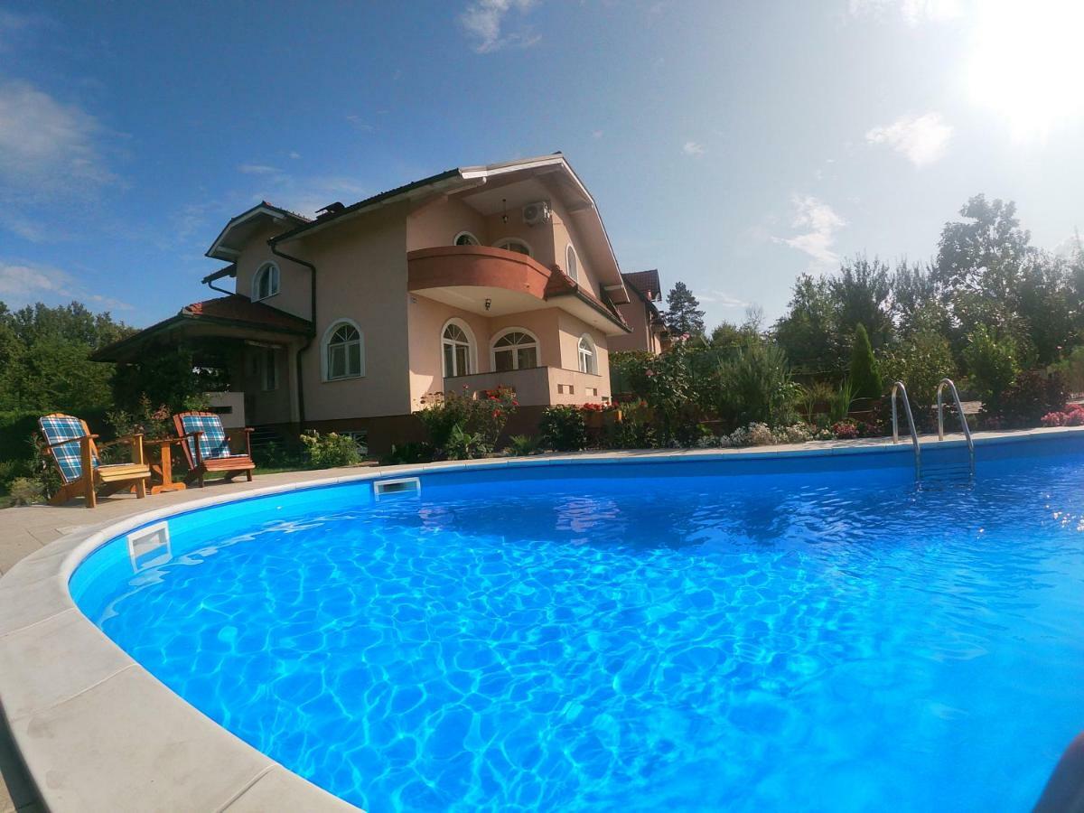 Villa Katarina With Pool 巴尼西卢卡 外观 照片
